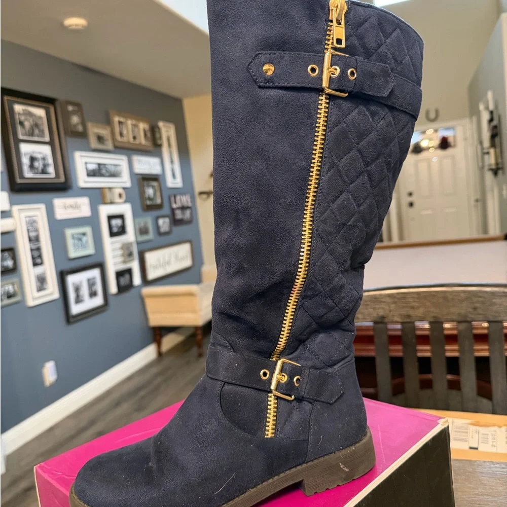 Women's Quilted Navy Knee-High Wide Calf Boots Size 8 1/2 - Picture 3 of 6
